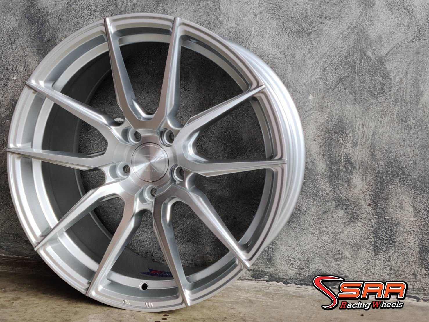 TK-SMART : TMF102 18X8.5 5X112-114.3 32 P/BRUSHED/SILVER (หน้าปัดเงาร่องซิลเวอร์)