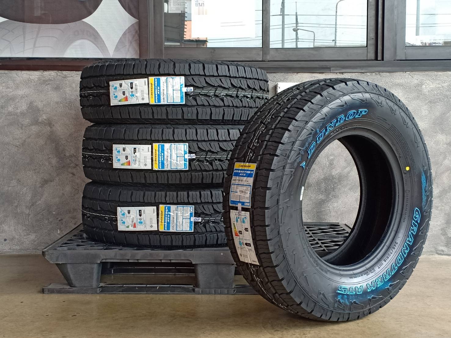 DUNLOP 245/70R16 GRANDTREK AT5 111T XL (ตัวหนังสือขาว) MADE IN THAILAND