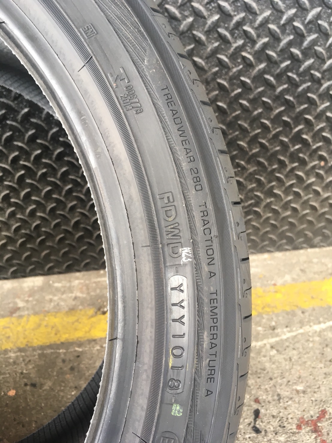 YOKOHAMA ADVAN DB V552 265-35-18 ราคาพิเศษ ปี18