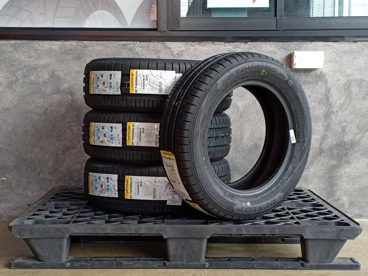 DUNLOP 195/65R15 SP TOURING R1 91H MADE IN INDONESIA