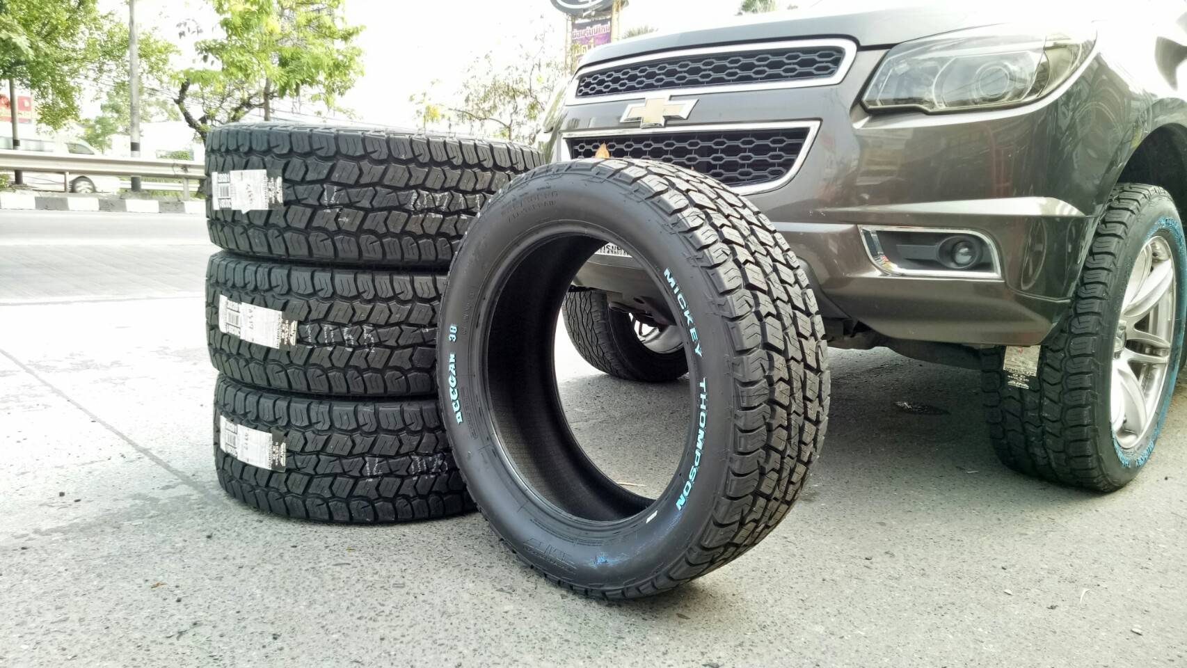MICKEY THOMPSON DEEGAN 38 AT 265/50R20
