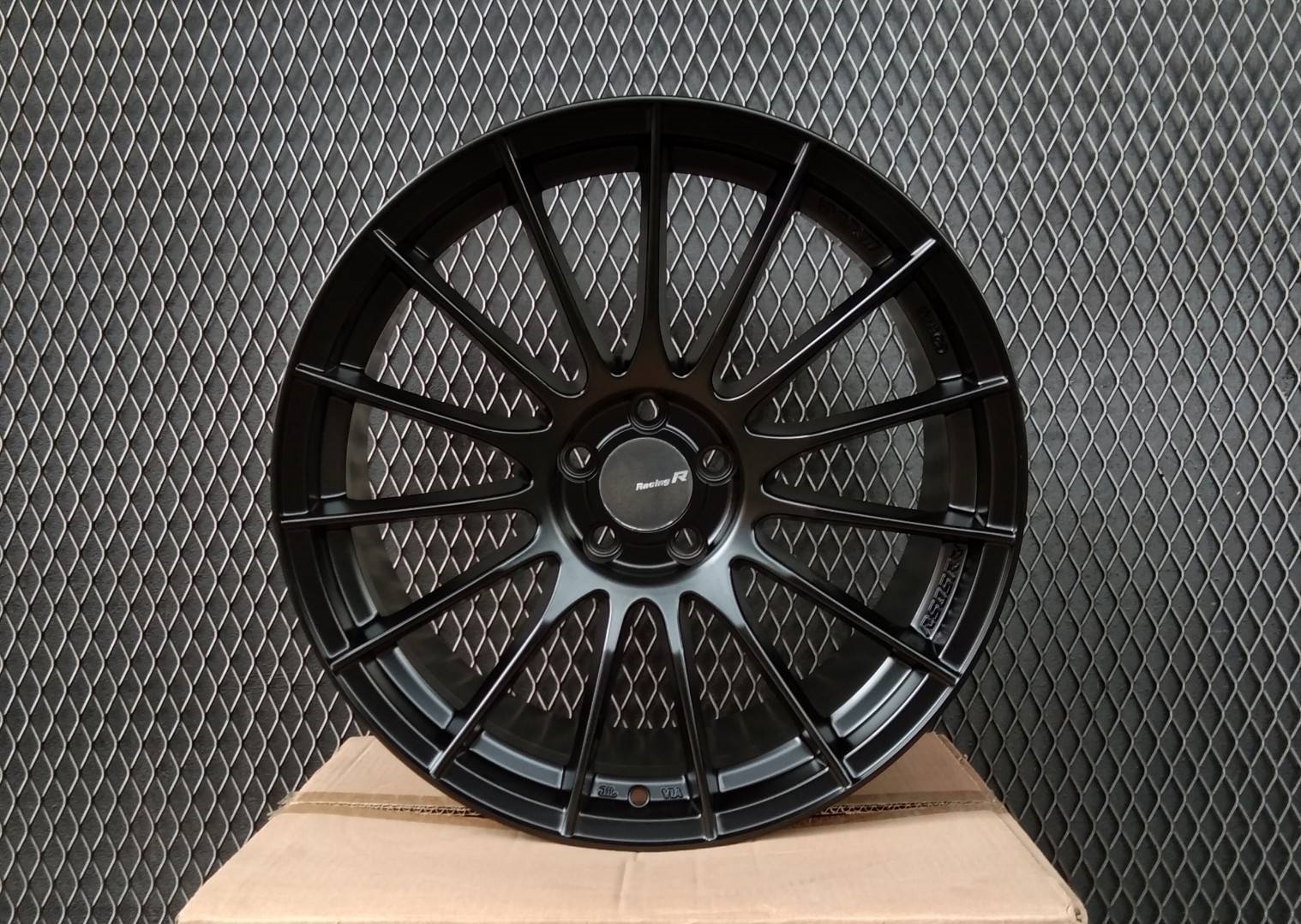 ล้อแม็กซ์ ENKEI RS05RR ขอบ18นิ้ว วงละ 4,750.-