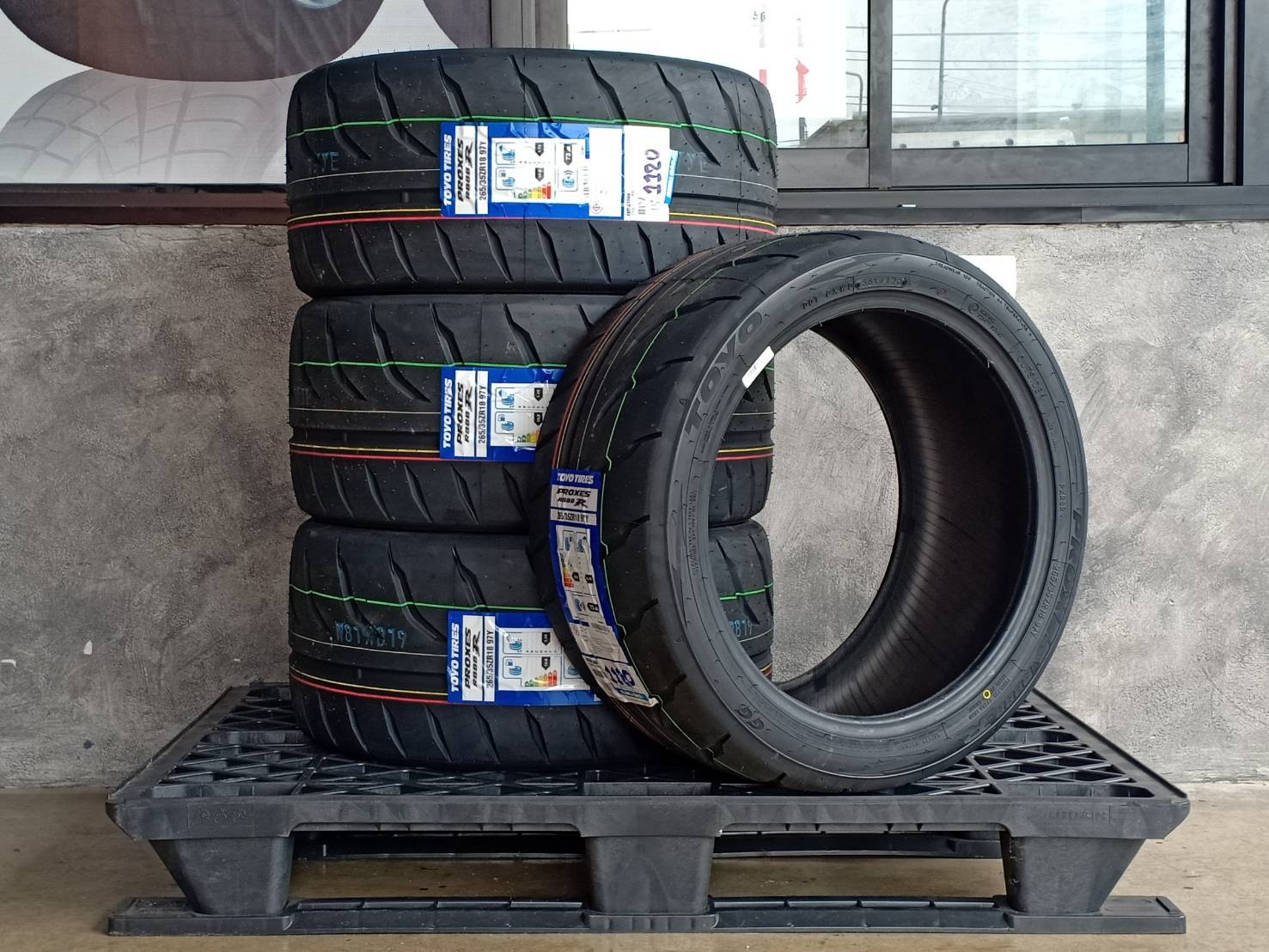 TOYO 265/35ZR18 PROXES R888R 97Y MADE IN JAPAN