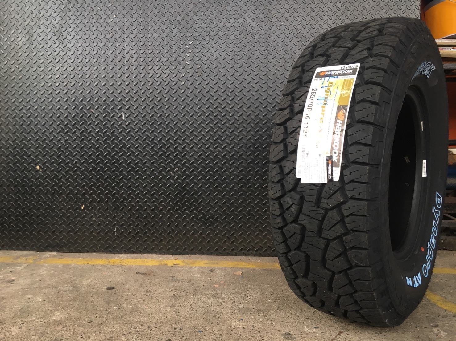 HANKOOK DYNAPRO AT-M 265w70s16 เส้น 3000 ปี17 ปกติ 3900
