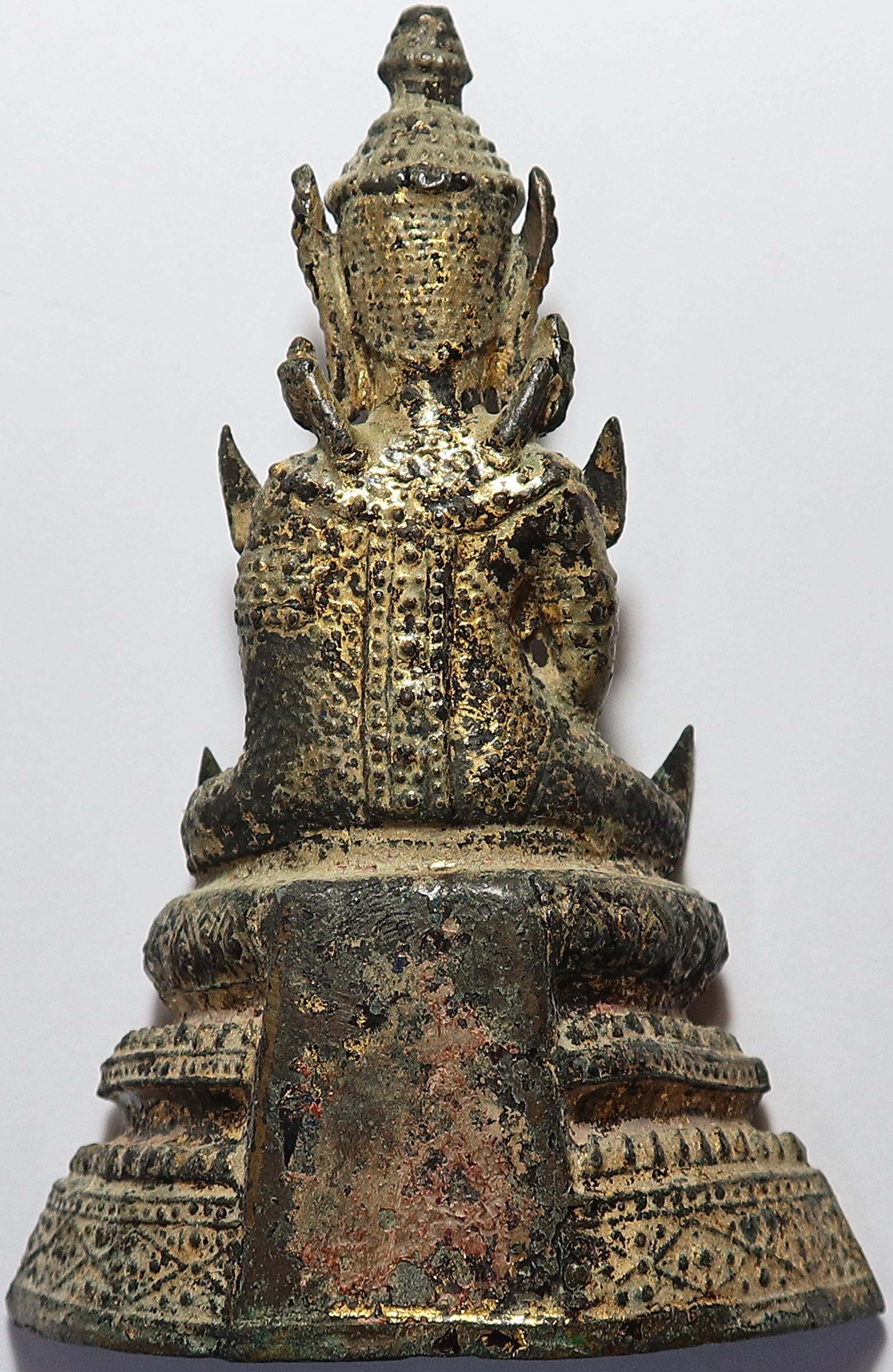 3667 พระบูชา สมัยรัตนโกสินทร์ เนื้อทองเหลือง อุดดินไทย หน้าตัก 1.8 นิ้ว ฐานกว้าง 3 นิ้ว สูง 4.4 นิ้ว