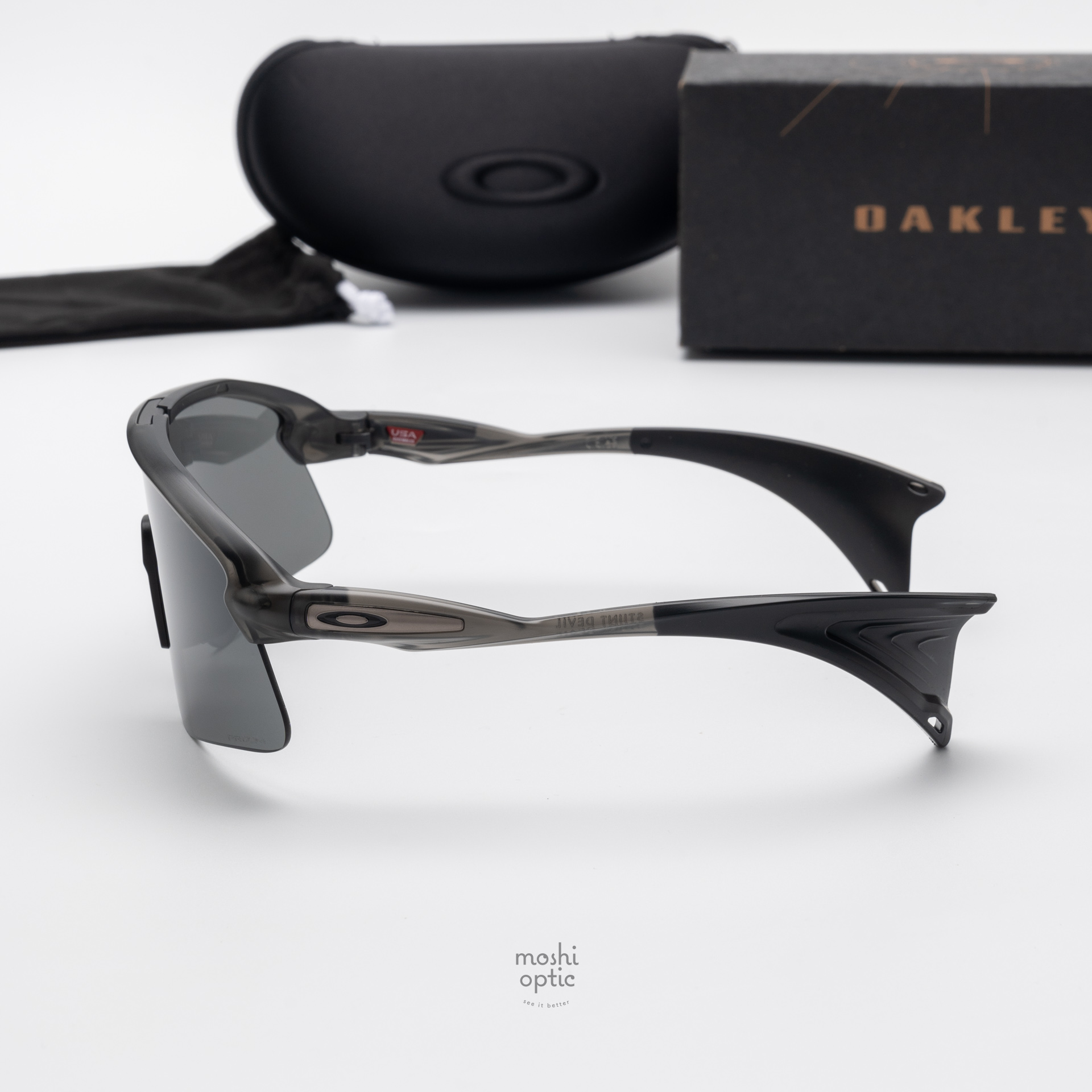 OAKLEY STUNT DEVIL OO9517-01 Grey Smoke Prizm Black