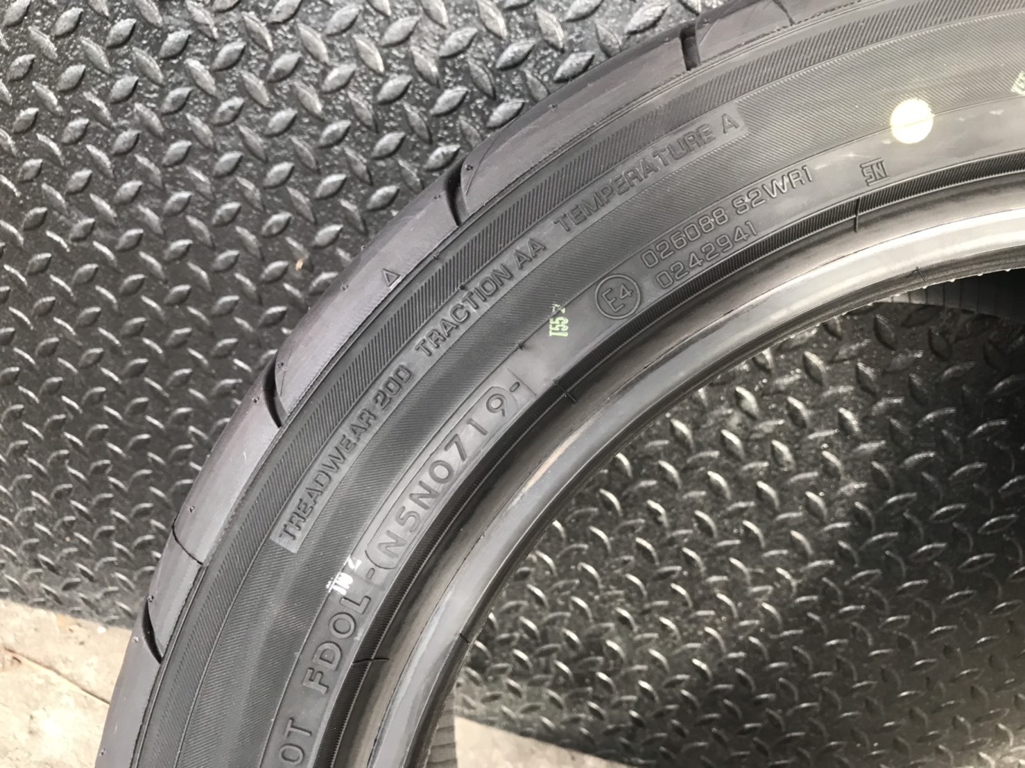 สุดยอดยางญี่ปุ่น YOKOHAMA AD08R 235/45-17 ยางซอฟ ราคาใหม่