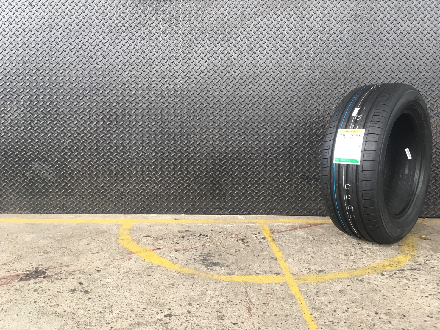 DUNLOP EC300 215w55s16 ซื้อ2แถม2 ลดราคาใหม่