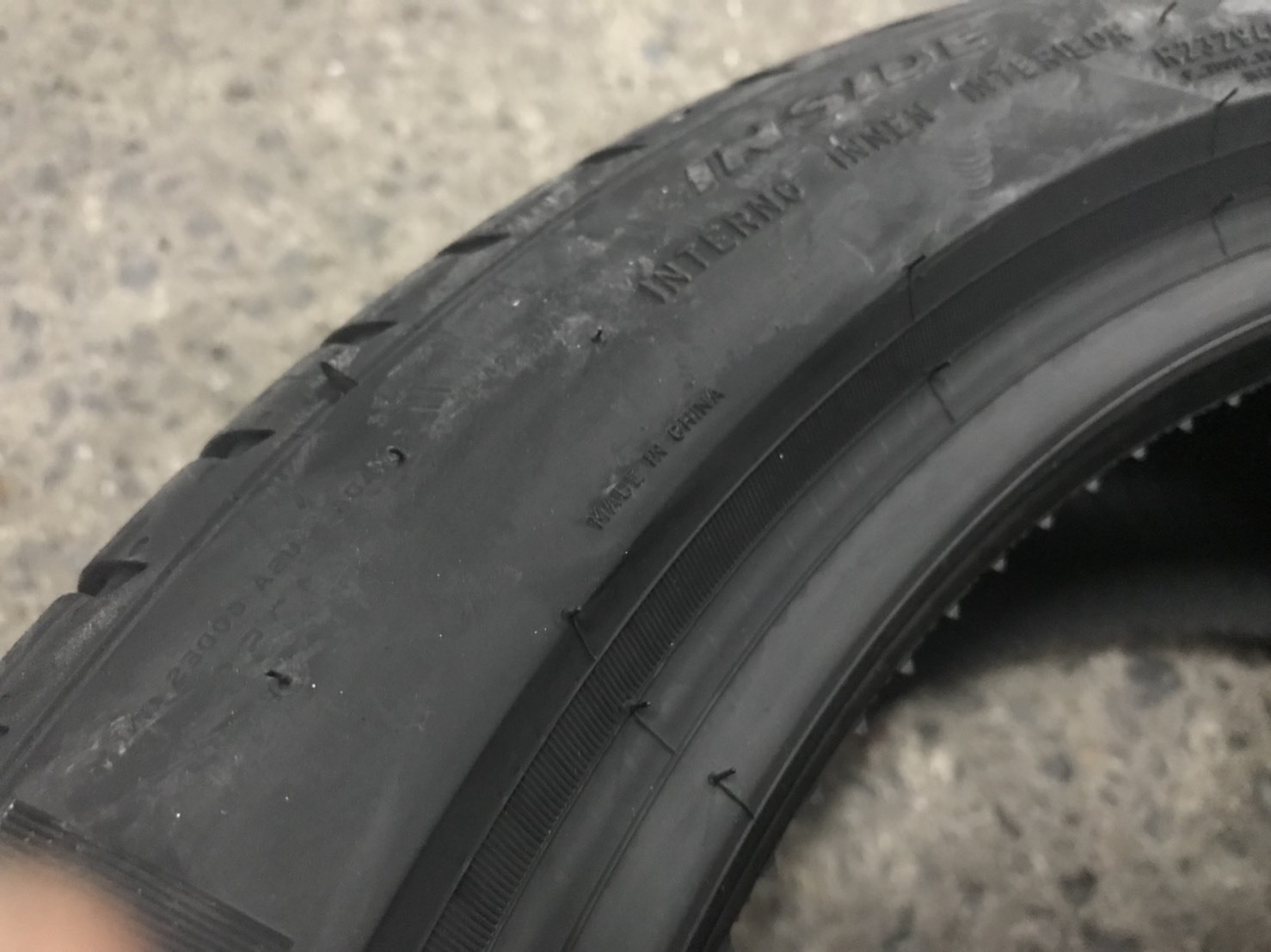 PIRELLI DRAGON SPORT 215/45-17เส้น 2750 ปกติ 4500 บาท ปี18