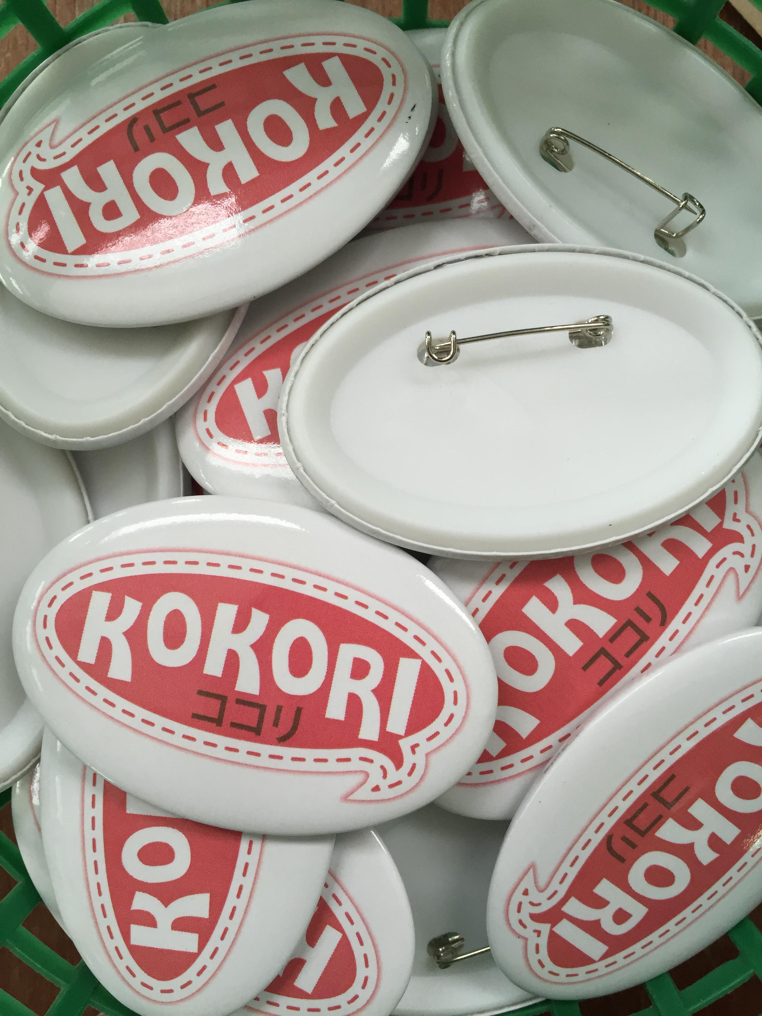 เข็มกลัดวงรีพลาสติกขนาด 4x6cm รับผลิตเข็มกลัดวงรี