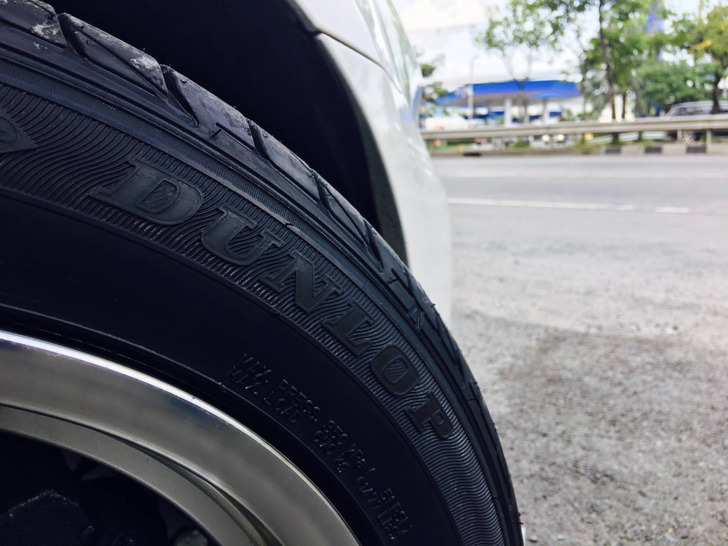 DUNLOP LM704 215/55-17 ซื้อ2 แถมฟรีอีก2