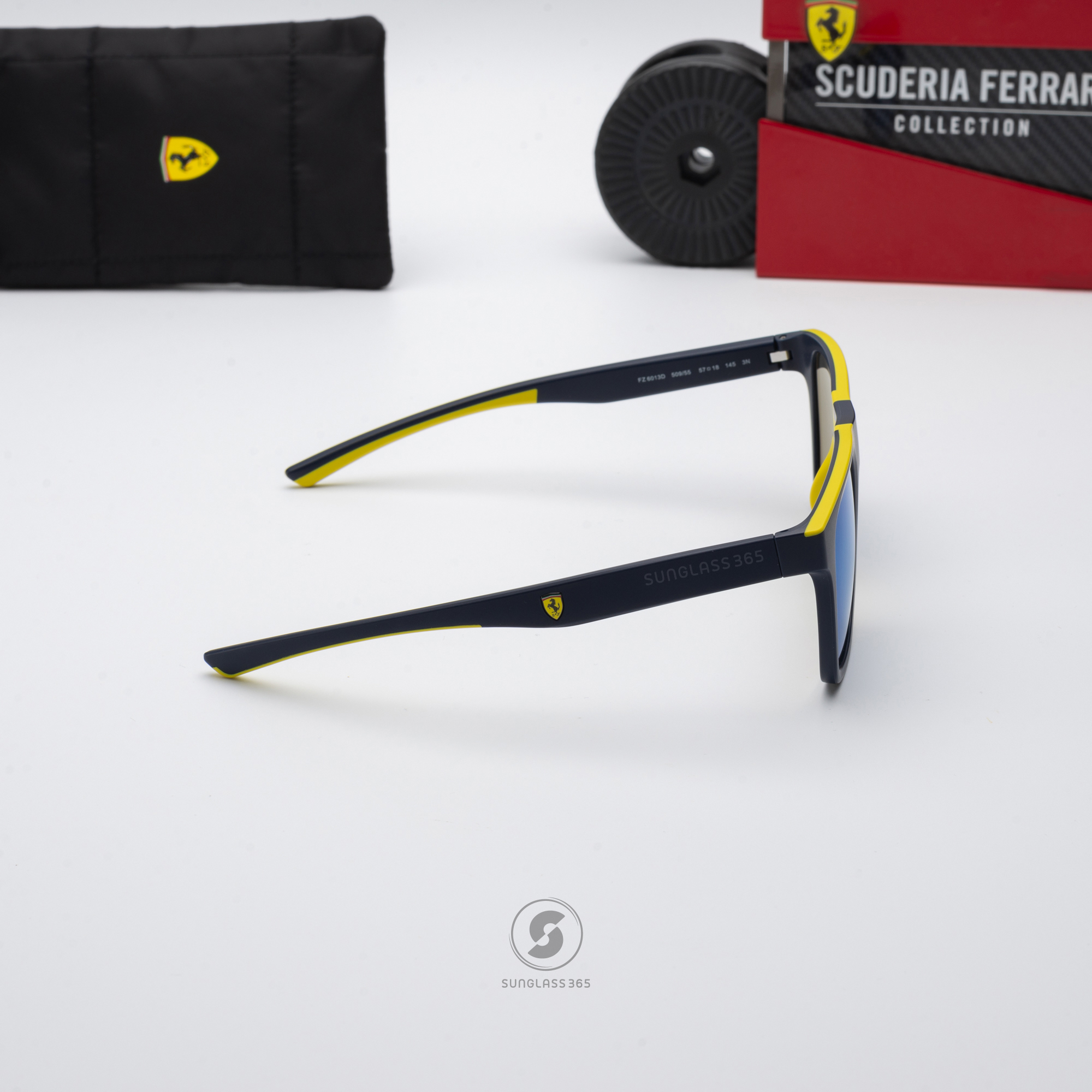 แว่นกันแดด Scuderia Ferrari FZ6013D 509/55