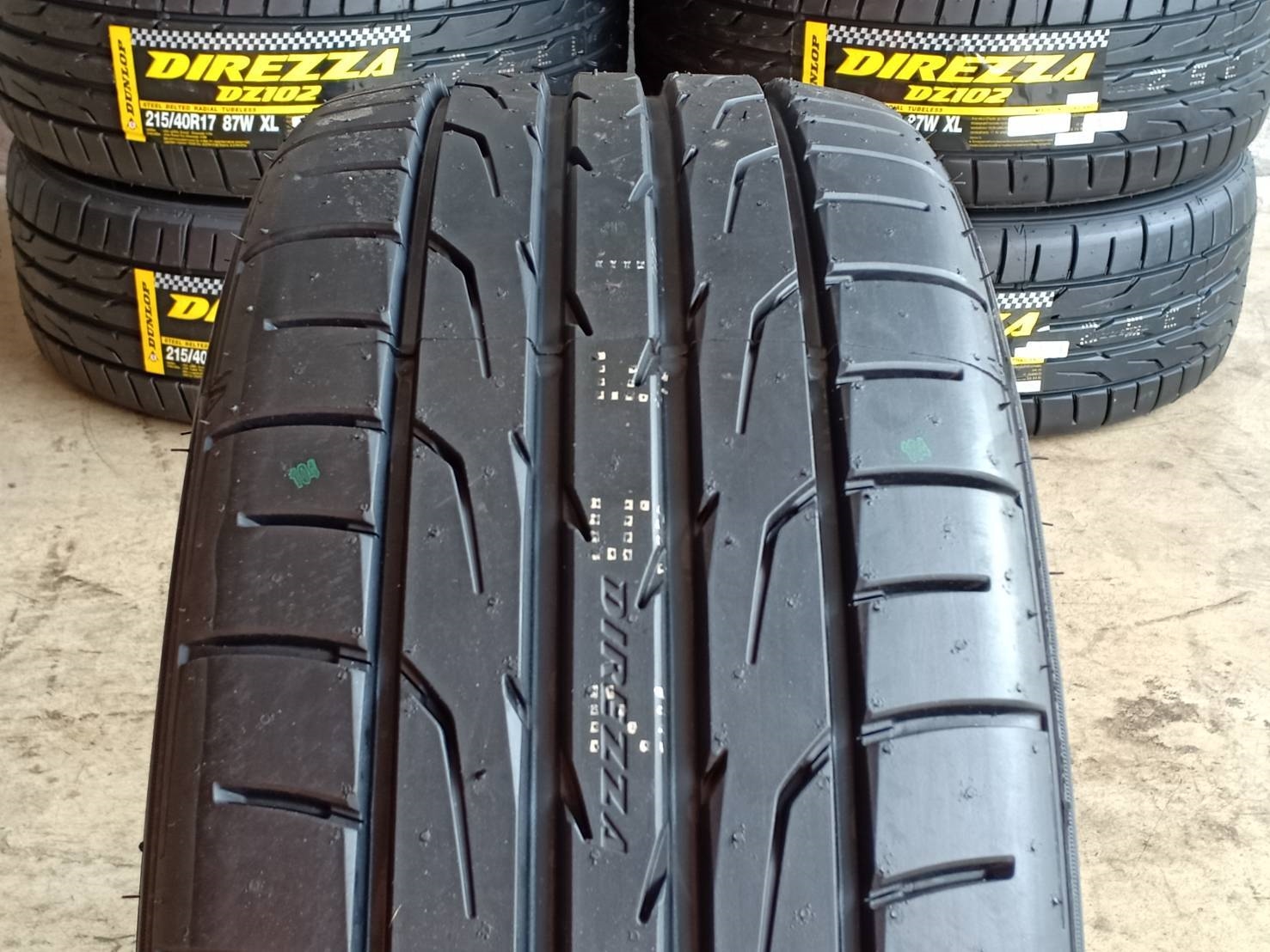 DUNLOP DZ102 215/40-17 ปี19 ลดราคา