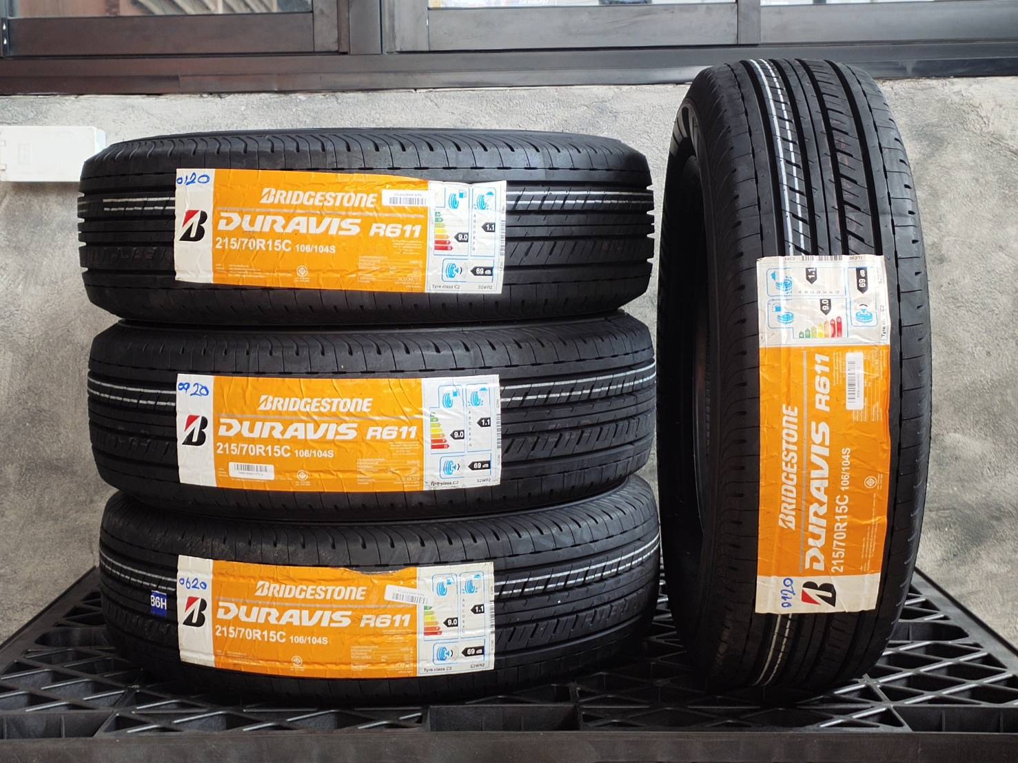 BRIDGESTONE DURAVIS R611 215/70R15C