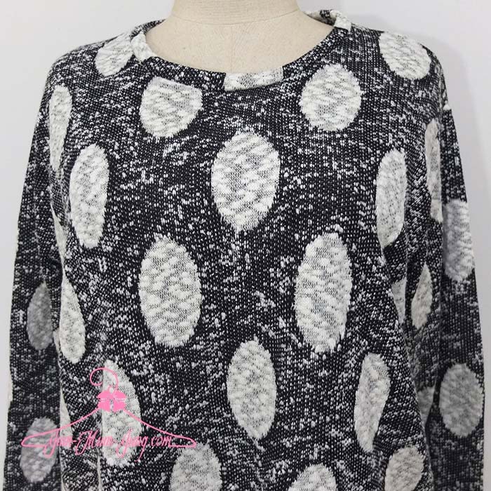 *อกฟรีไซส์52-54นิ้ว*เสื้อสเวตเตอร์คนอ้วนผ้าไหมพรมสีดำลายจุดสีขาว สวยน่ารักมากๆค่ะ