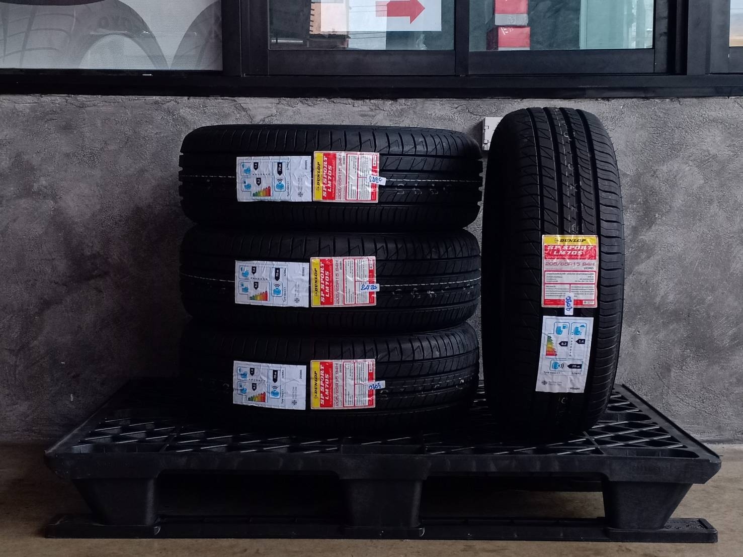 DUNLOP 205/65R15 SP SPORT LM705 94H MADE IN THAILAND