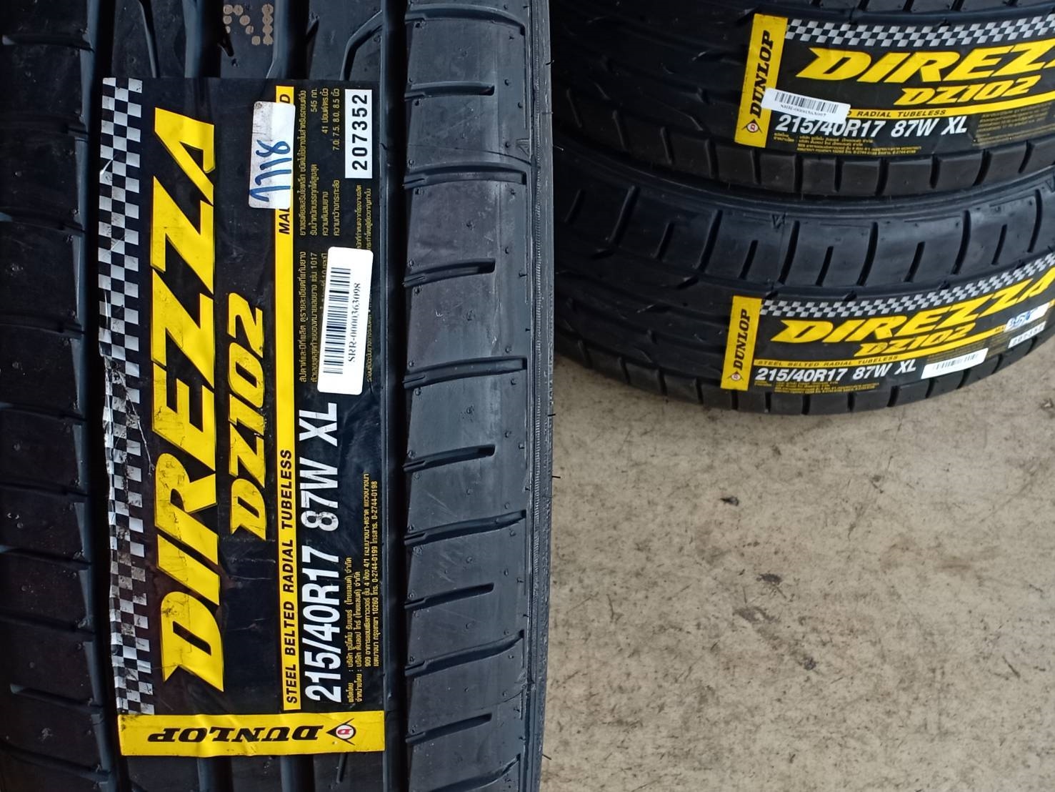 DUNLOP DZ102 215/40-17 เส้น 1500 ปกติ3500 ปี17
