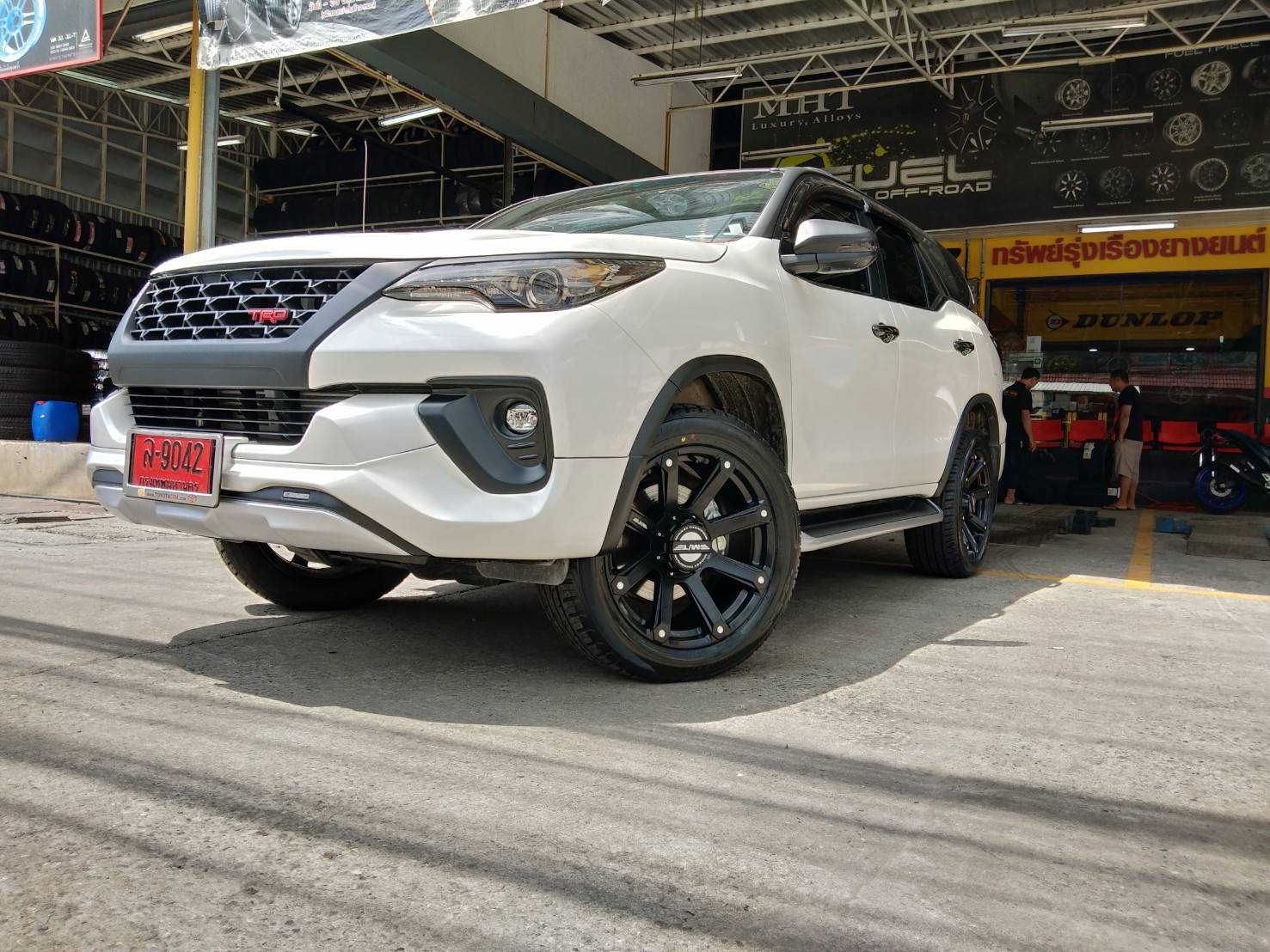 ล้อแท้ MICKEY THOMPSON ROUSH ขอบ20