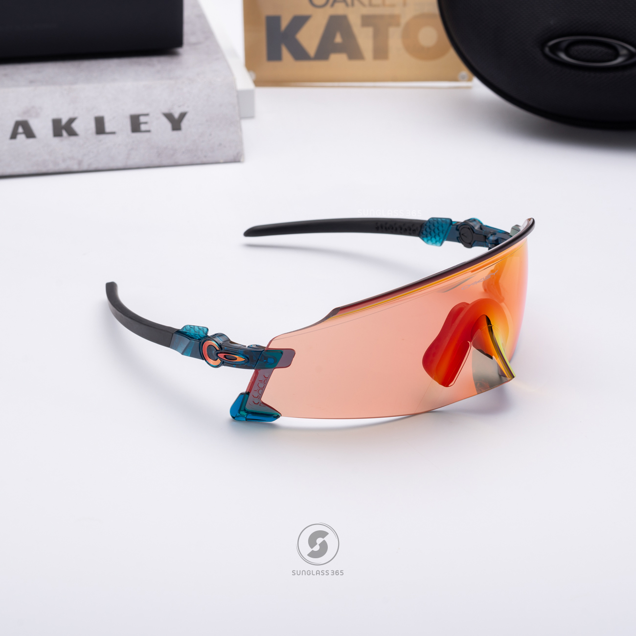 OAKLEY KATO OO9455M-30 Translucent Balsam Prizm Trail Torch