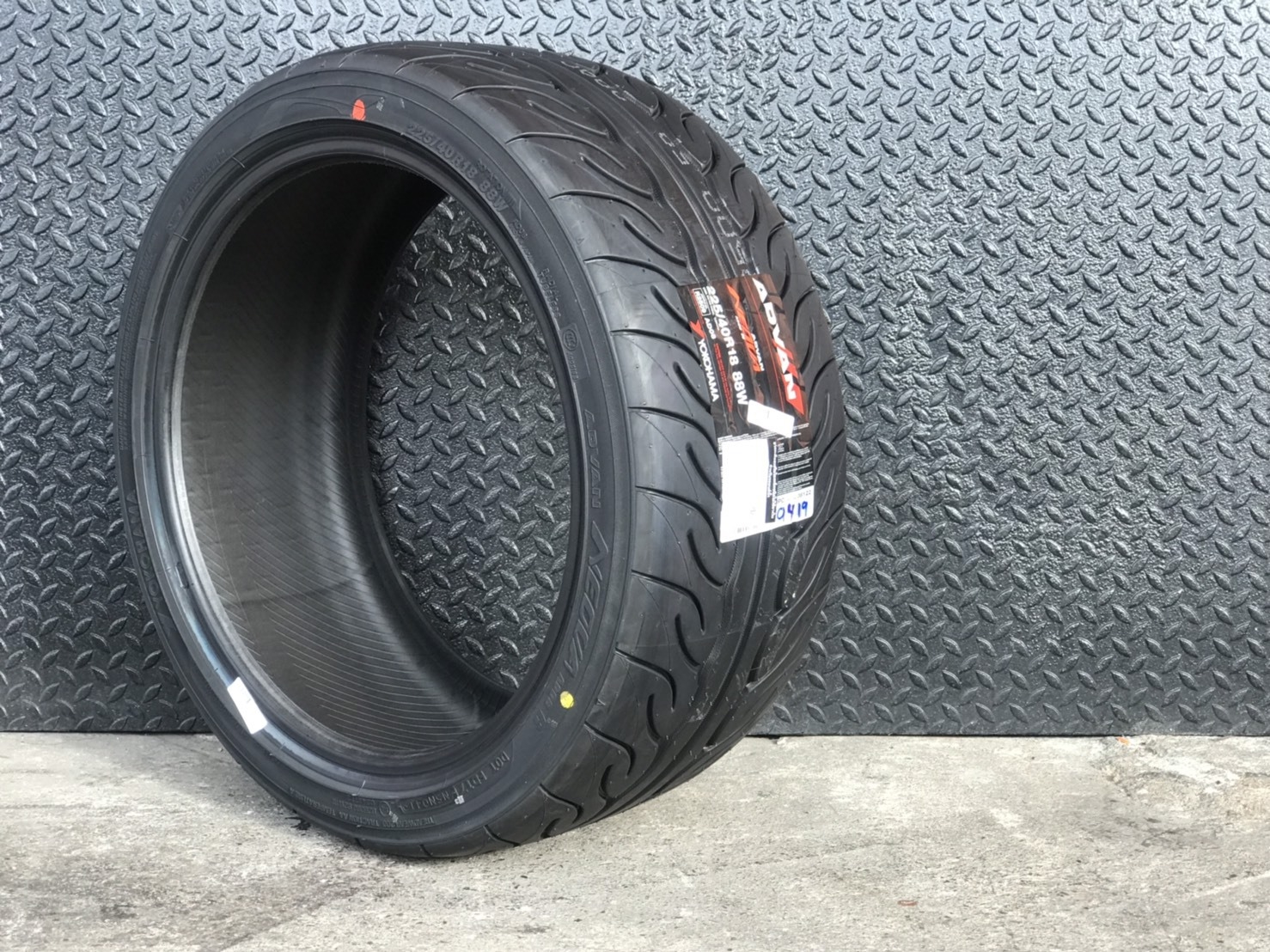ยางใหม่ปี19 YOKOHAMA AD08R 225/40-18 ราคาถูก