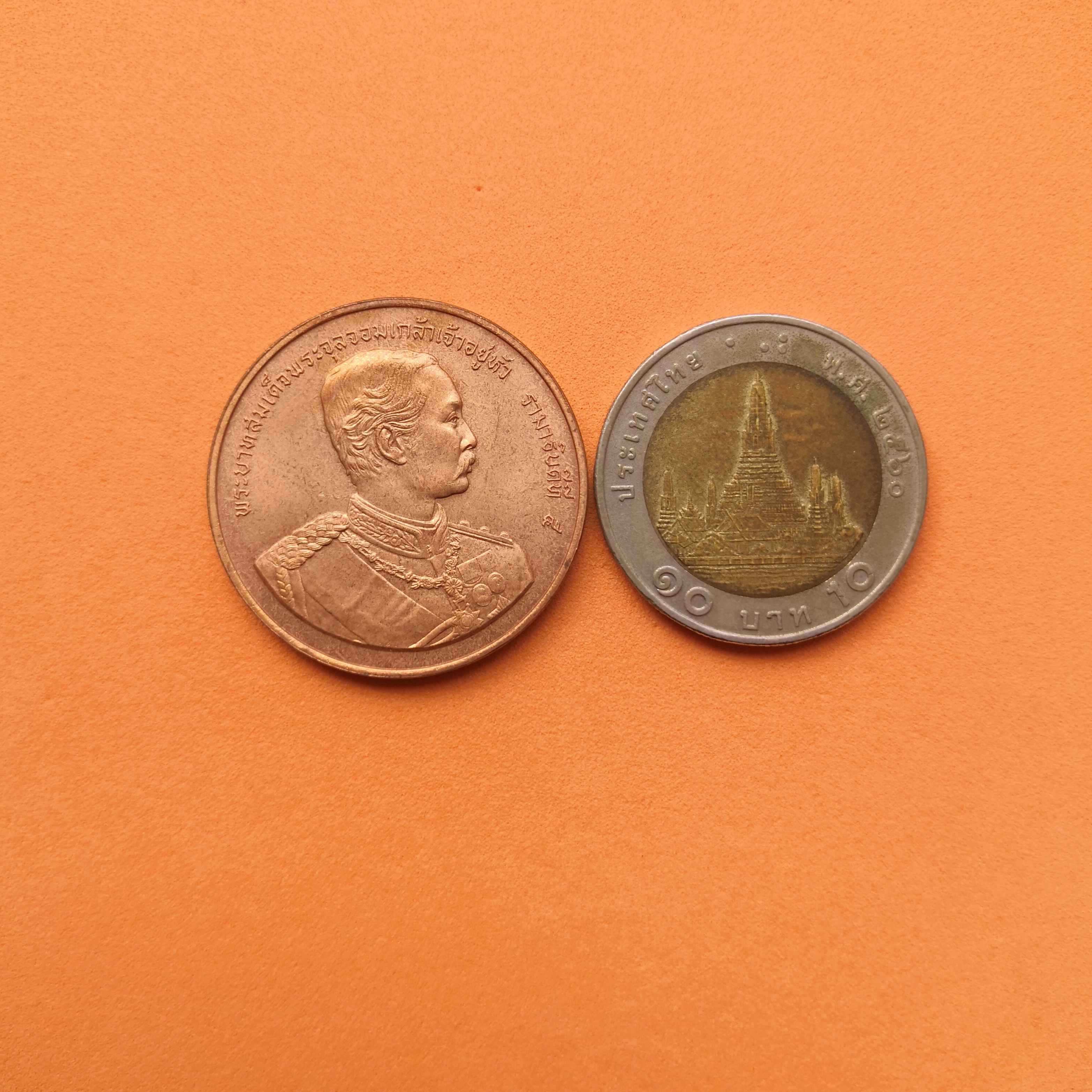 เหรียญ รัชกาลที่ 5 ที่ระลึกมูลนิธิรามาธิบดี โรงพยาบาลรามาธิบดี พ.ศ.2536 เนื้อทองแดง ขนาด 3 เซน