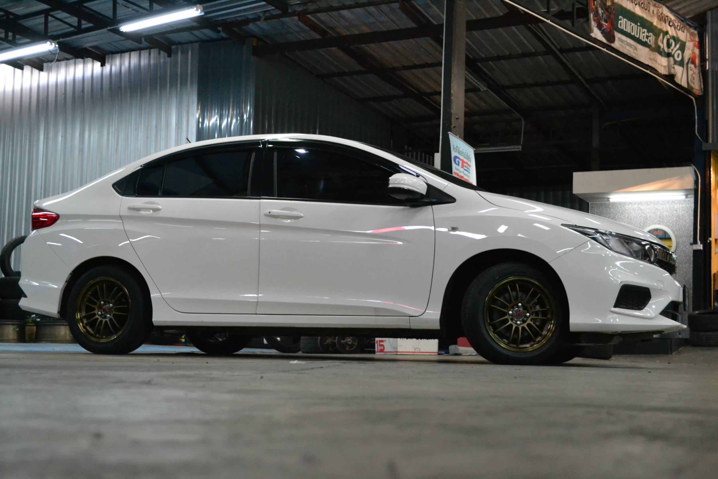 ล้อใหม่ RE30 ขอบ15 พร้อมยางชุด 12500 ปกติ 19500