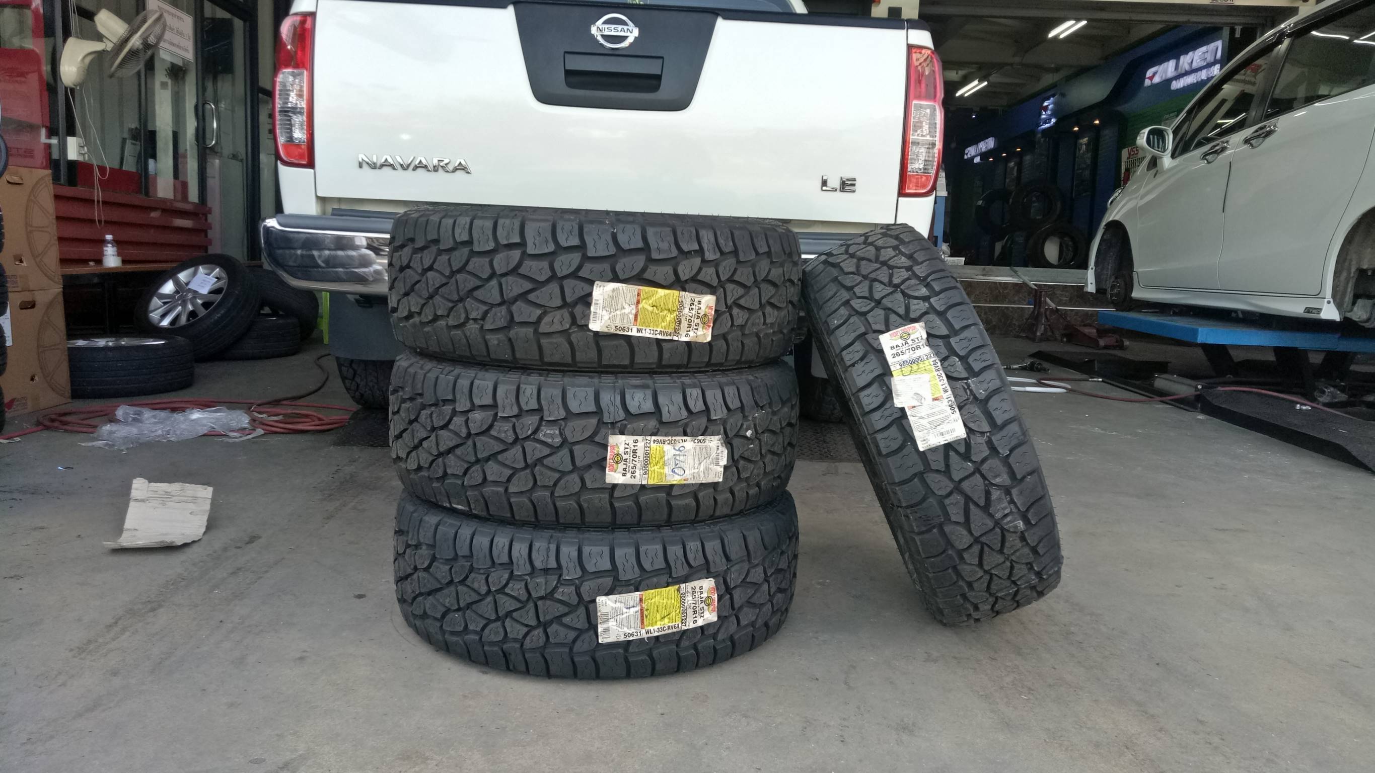 MICKEY THOMPSON STZ 265w70s16 เส้นละ 4900 ปี16 ขอบขาว ปกติ7500