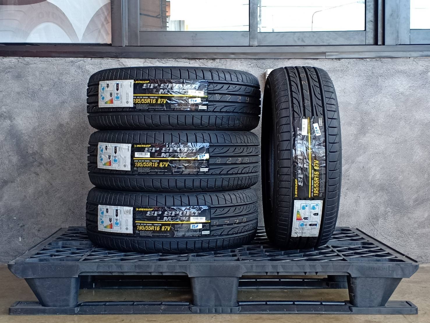 DUNLOP 195/55R16 SP SPORT LM704 87V MADE IN THAILAND