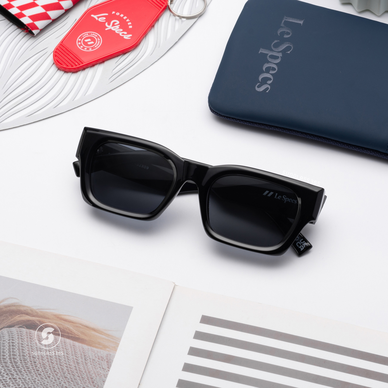 แว่นกันแดด Le Specs LSP2452309 SHMOOD Black