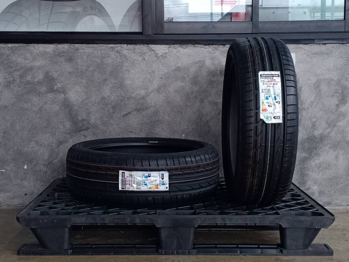 ยางสำหรับ BMW I8 BRIDGESTONE S001 215/45-20
