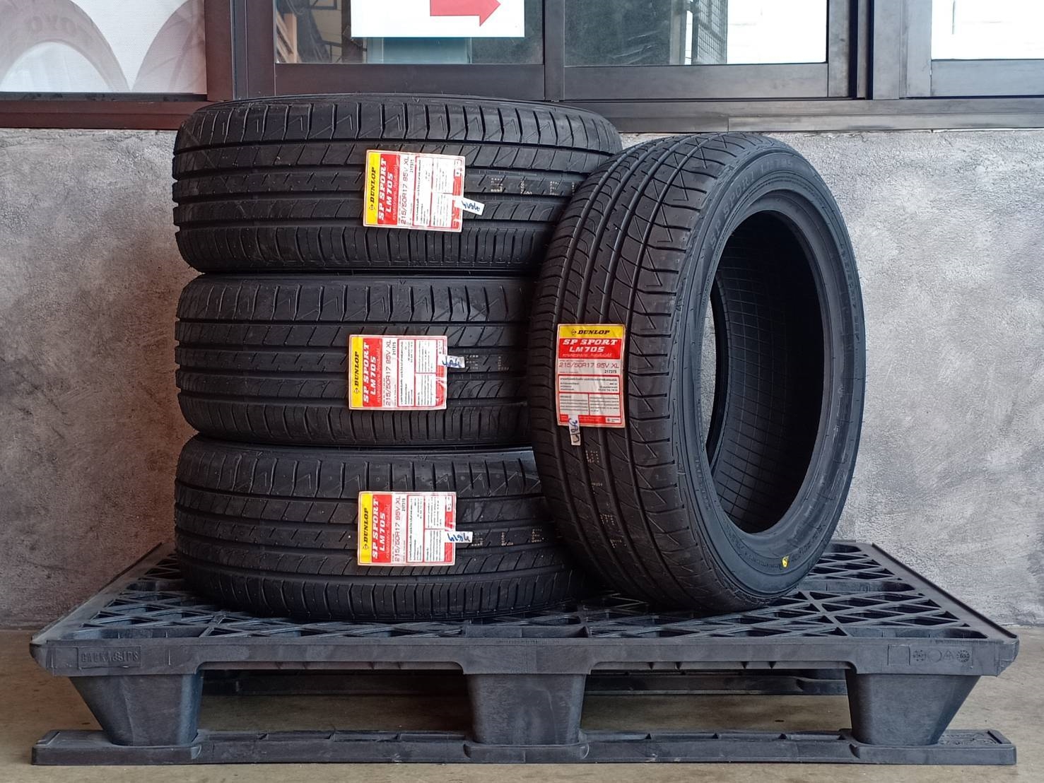 DUNLOP 215/50R17 SP SPORT LM705 95V XL MADE IN THAILAND