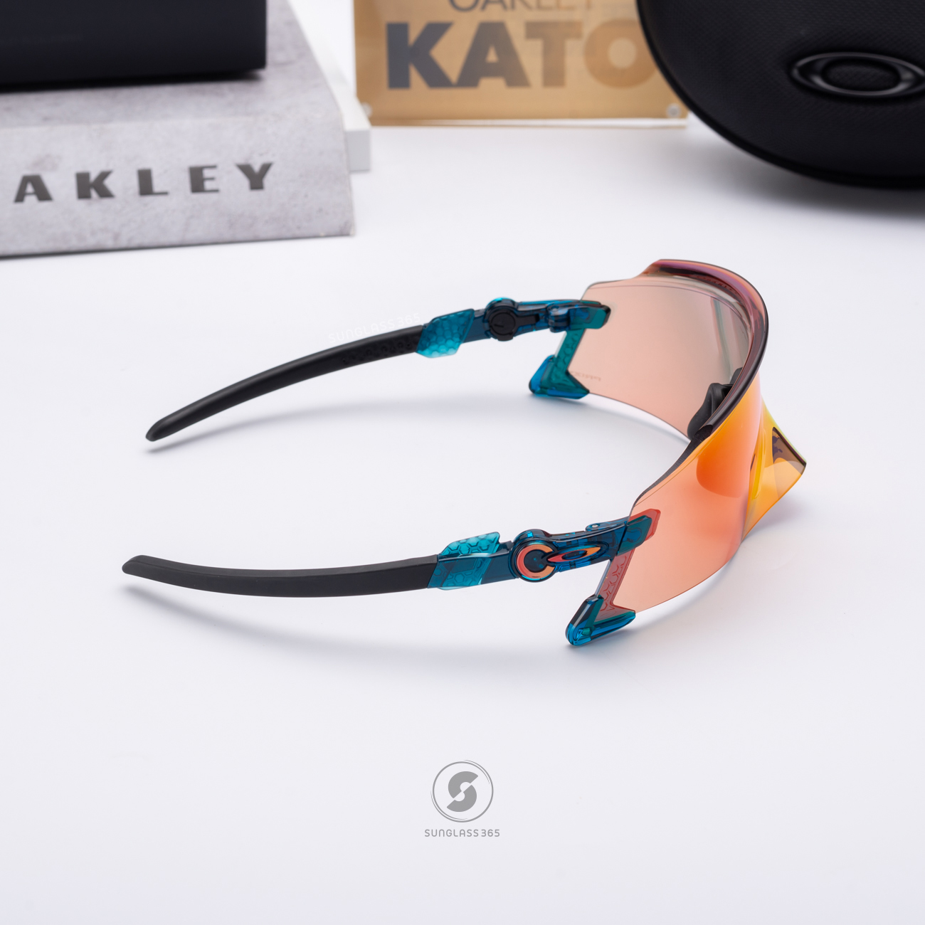 OAKLEY KATO OO9455M-30 Translucent Balsam Prizm Trail Torch