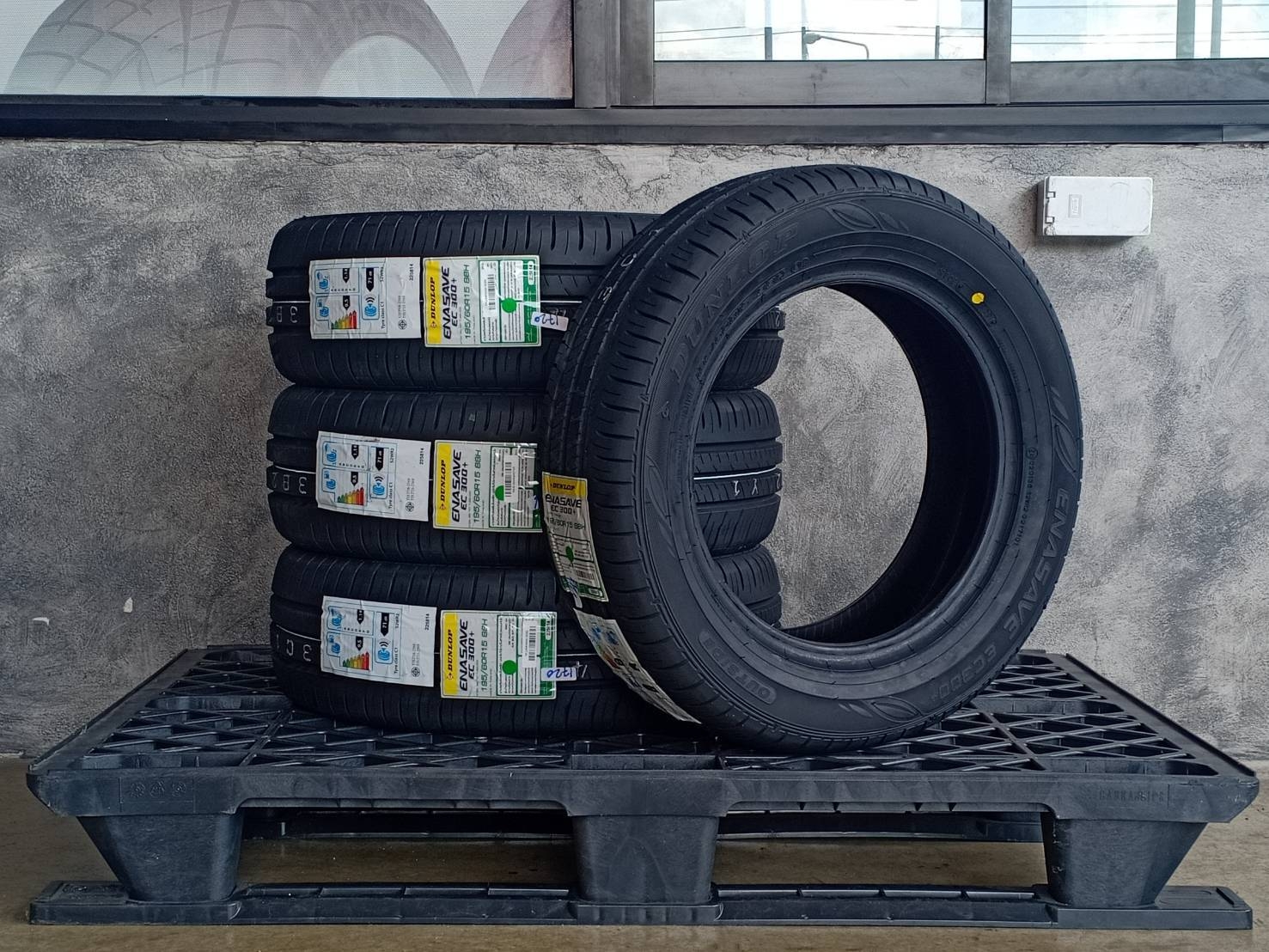 DUNLOP 195/60R15 ENASAVE EC 300+ 88H MADE IN THAILAND