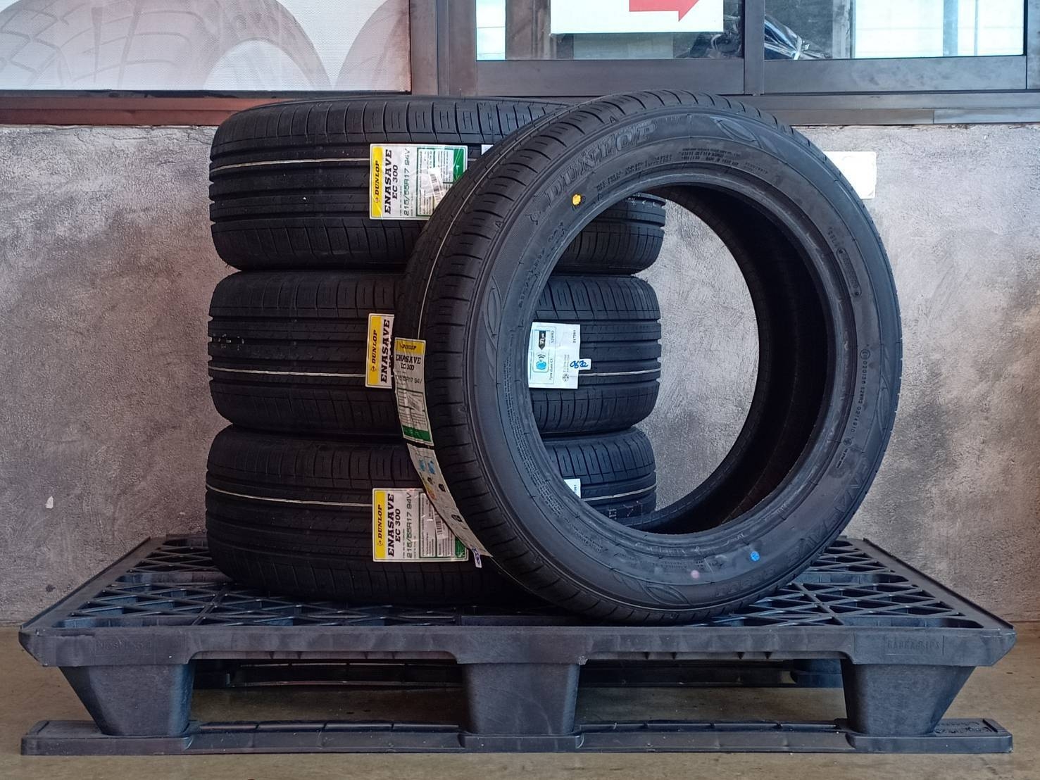 DUNLOP 215/55R17 ENASAVE EC 300 94V MADE IN THAILAND