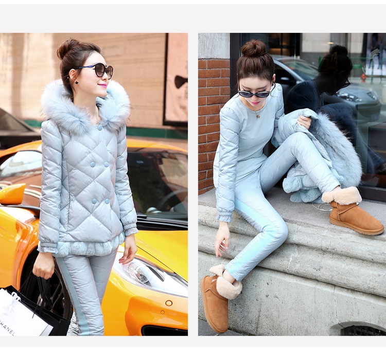 เสื้อโค้ทแบบ 3 ชิ้น สีฟ้าแขนยาว ผ่าหน้าติดกระดุม ดีเทลตกแต่งคอและปลายชุดด้วยเฟอร์สีฟ้า พร้อมระบายที่ปลายแขน สวยคุณภาพดีเหมือนแบบค่ะ