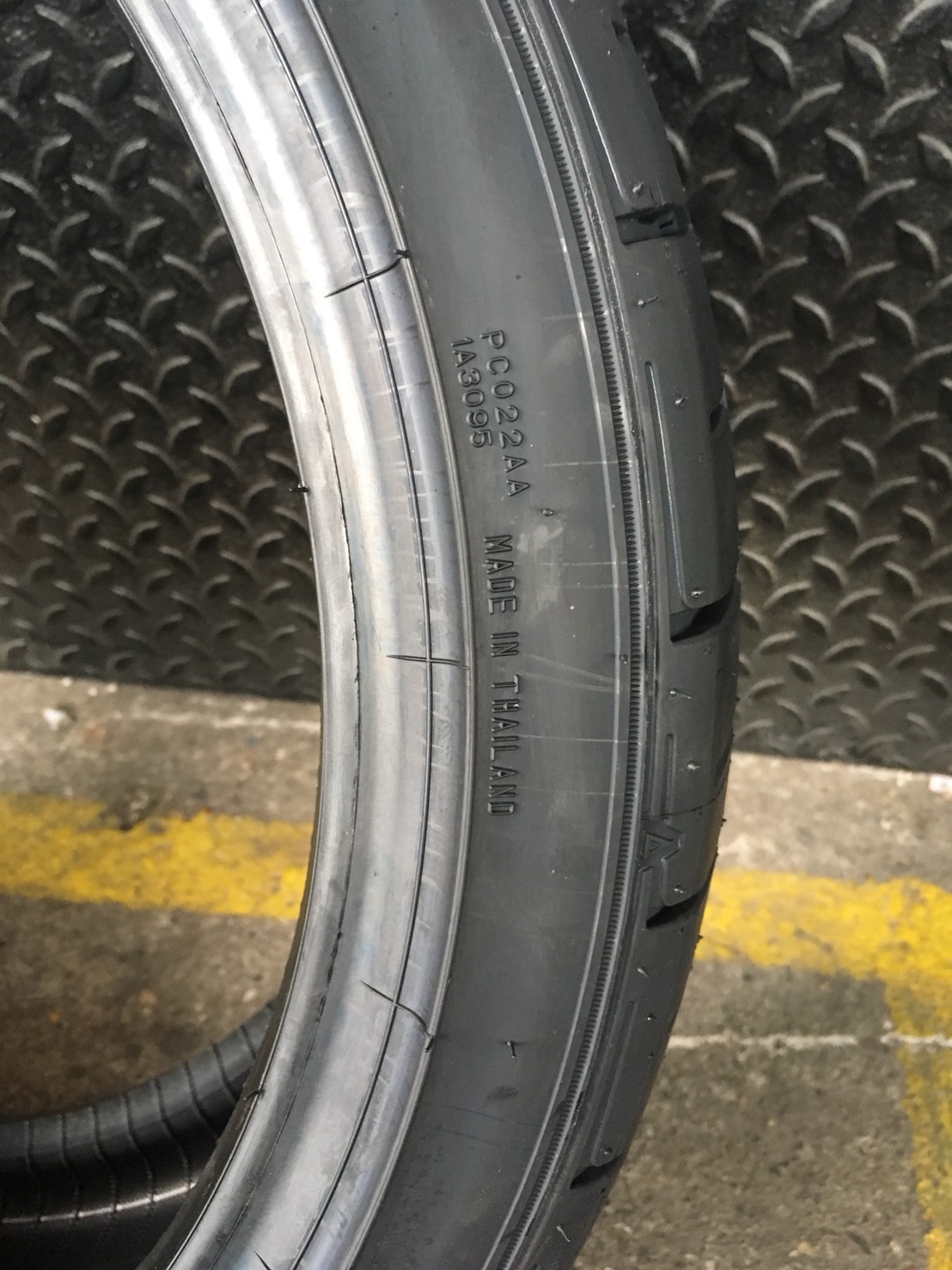 DUNLOP DZ102 205-40-17 เส้นละ 6000 ปี18 ซื้อ2แถม2 จ่าย 12000 ได้ 4 เส้น ปี18