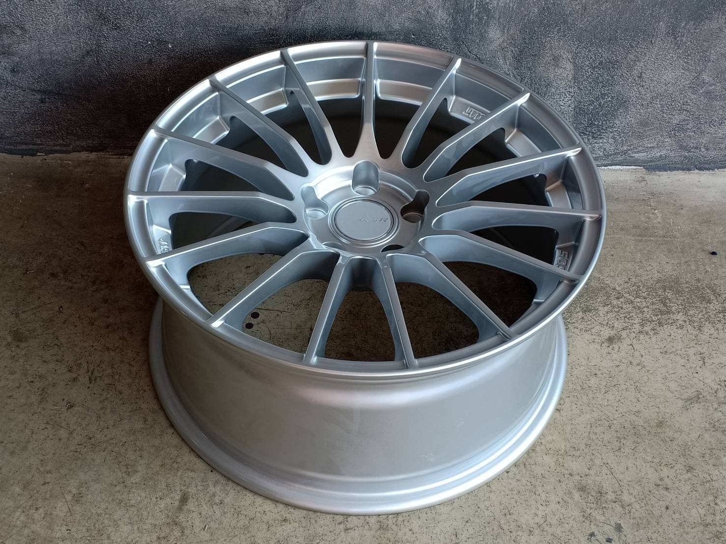 TKRS5 RS05RR 18X8.5 5X114.3 ต้องการส่วนลดราคาพิเศษ กรุณาสอบถาม