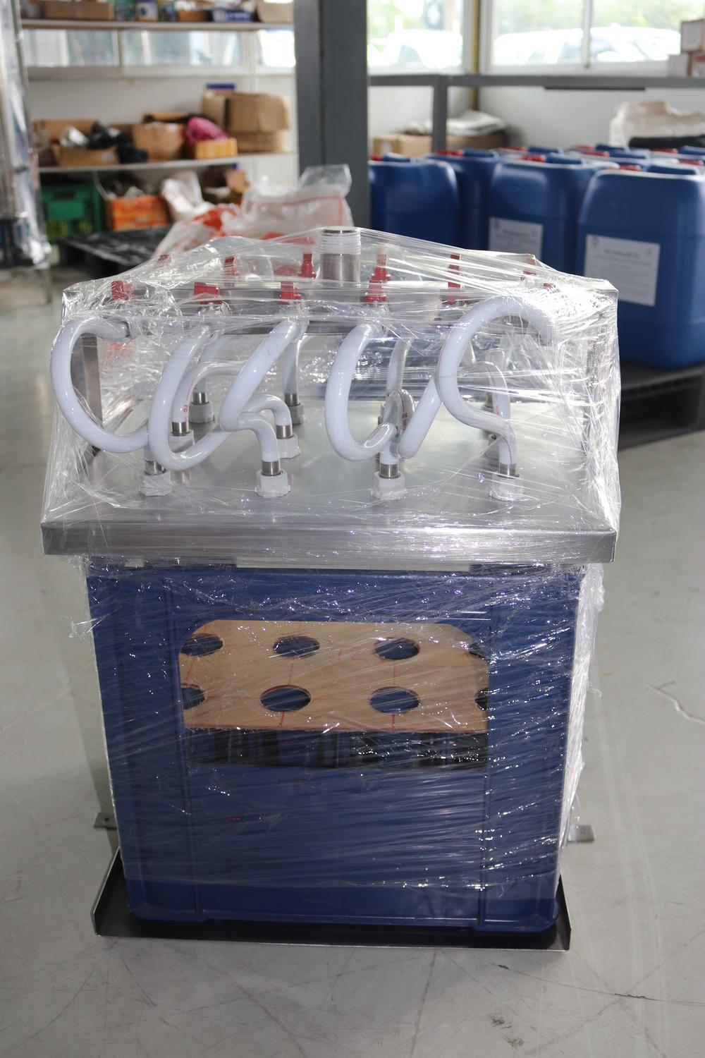 เครื่องล้างขวดน้ำดื่ม12หัว พร้อมปั๊มแผ่นล๊อคคอขวดราคาถูก