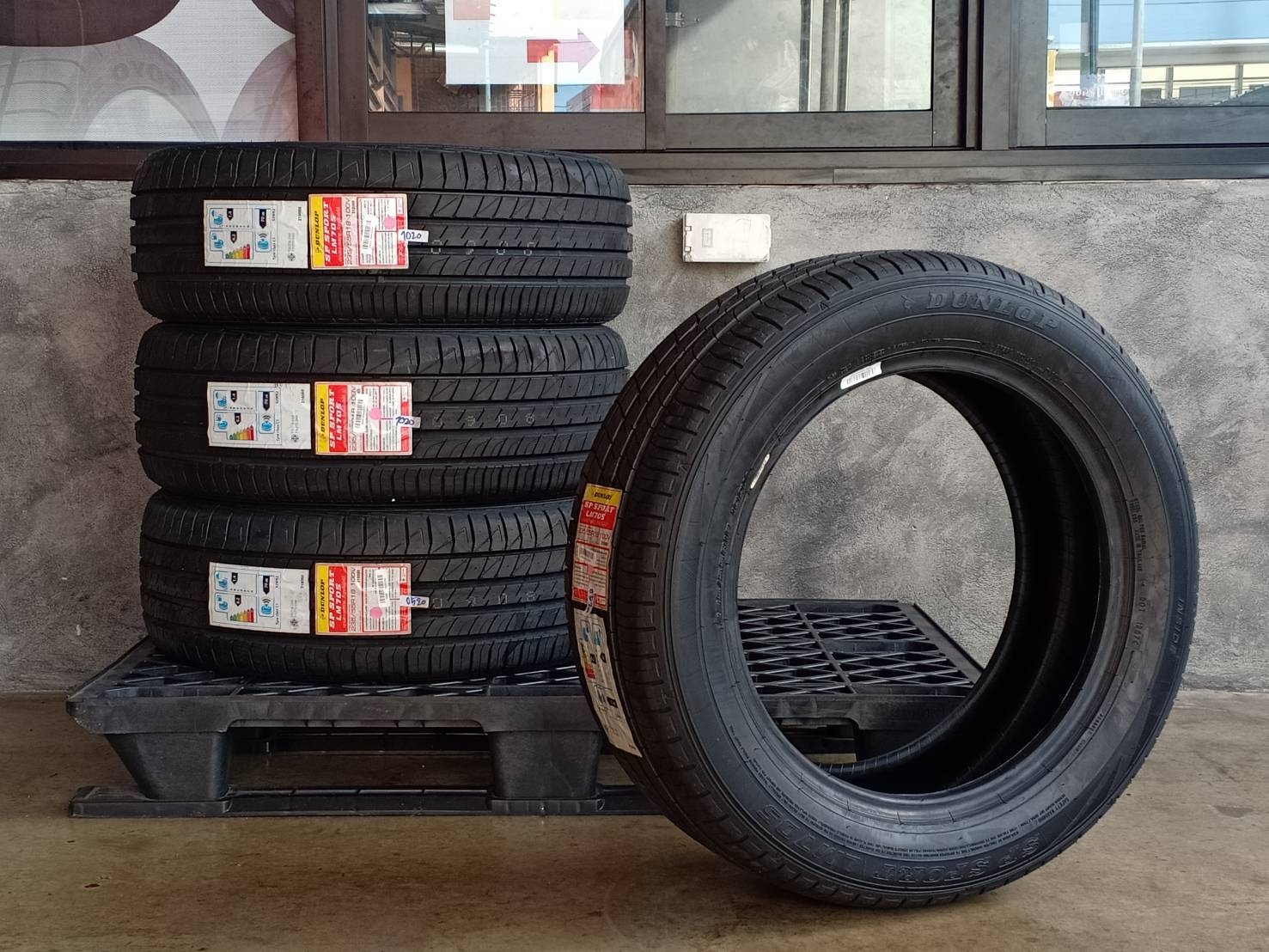 DUNLOP SP SPORT LM705 235/55R18 ปี20
