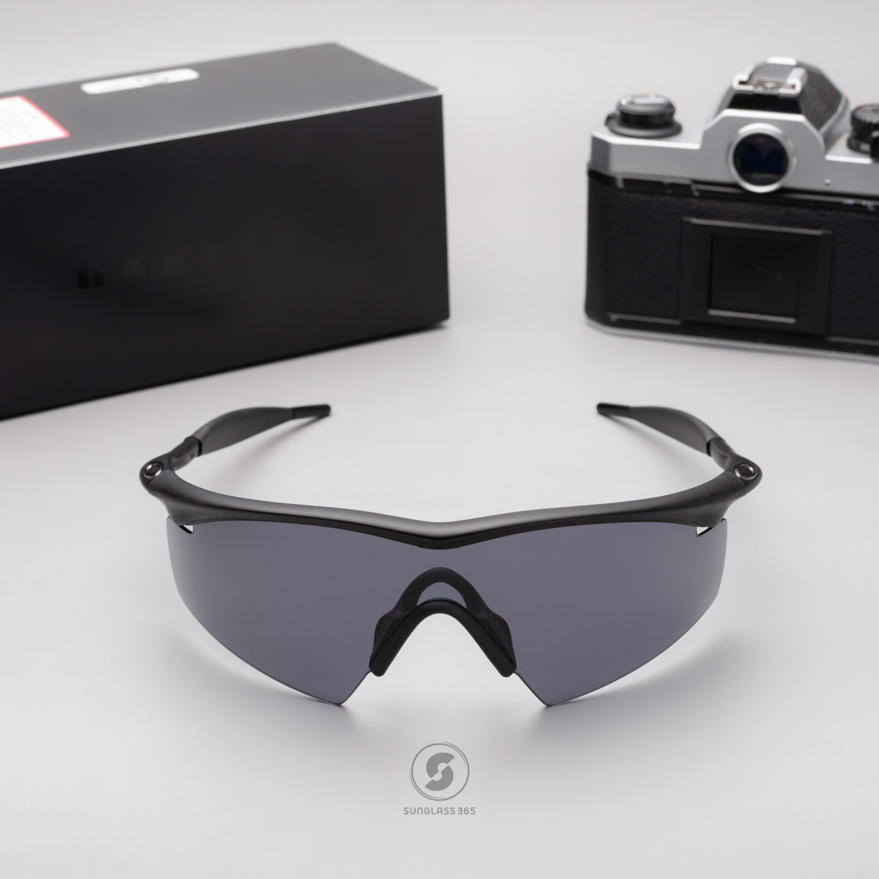 Oakley SI M Strike OO9060 11-162 Black Grey