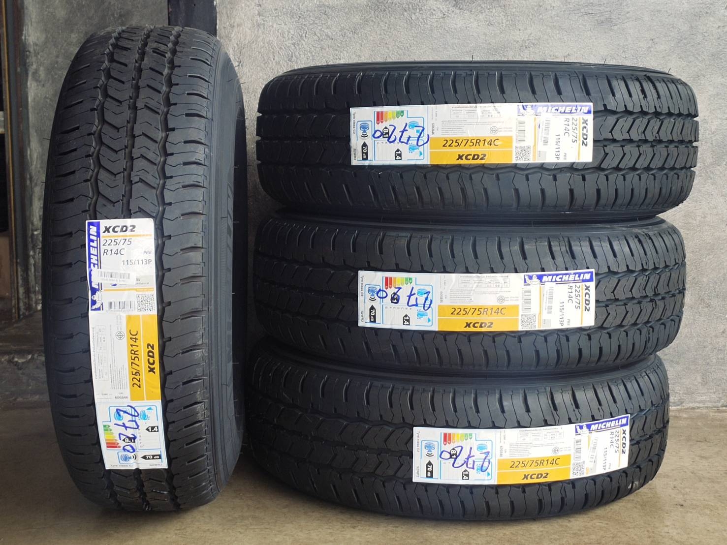 MICHELIN 225/75R14C 115/113P PR8 XCD2