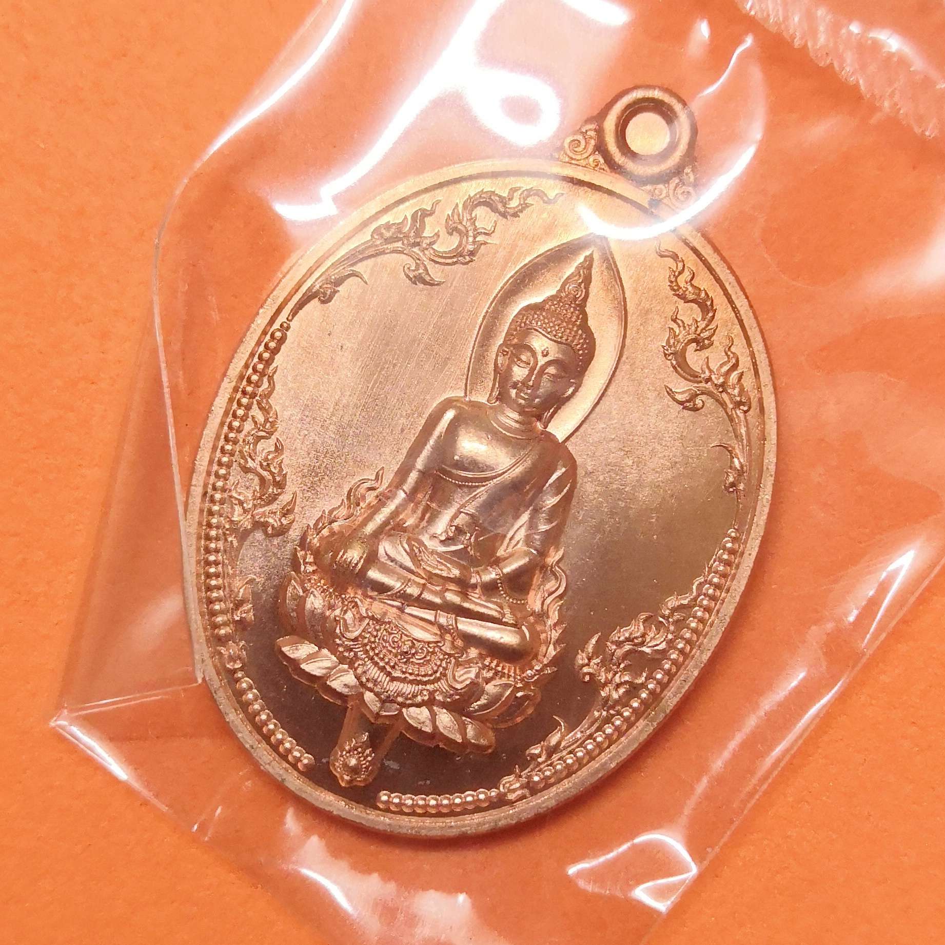 เหรียญ พระยอดธง - พระนเรศวรมหาราช วาระครบรอบ 113 ปี อยุธยาวิทยาลัย พศ 2561 เนื้อทองแดง สูง 3.2 เซน พร้อมกล่องเดิม