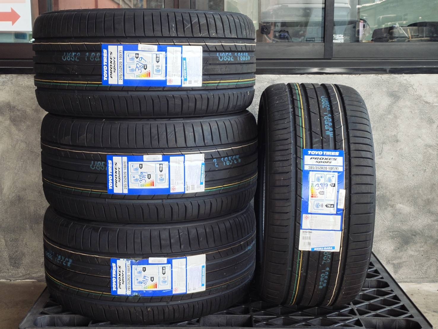 TOYO PROXES SPORT 285/35ZR20ต้องการส่วนลดราคาพิเศษ กรุณาสอบถาม