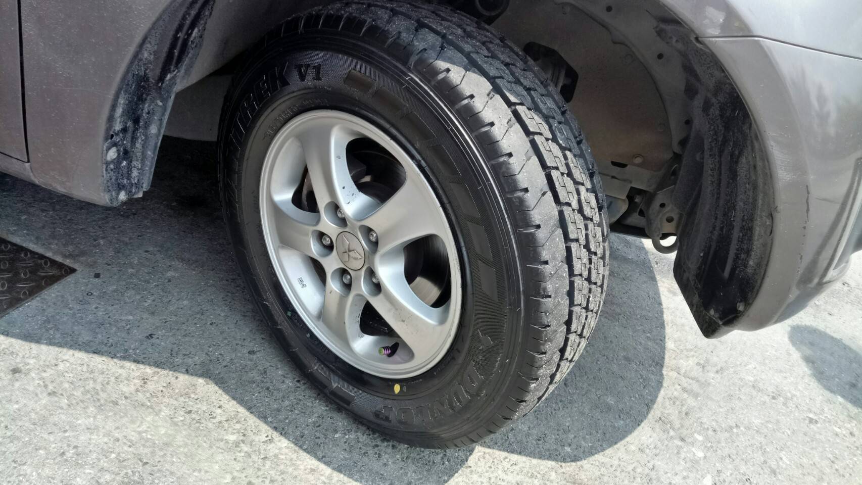 DUNLOP V1 215-70-15 ซื้อ2แถม2 ใส่ TRITON ราคาถูก