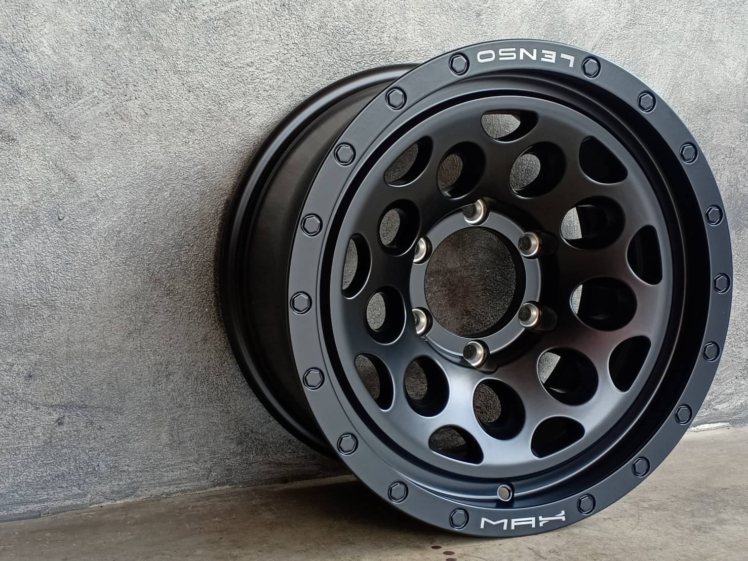 MAX-9 16X8.5 6X139.7 +00 106 MKW