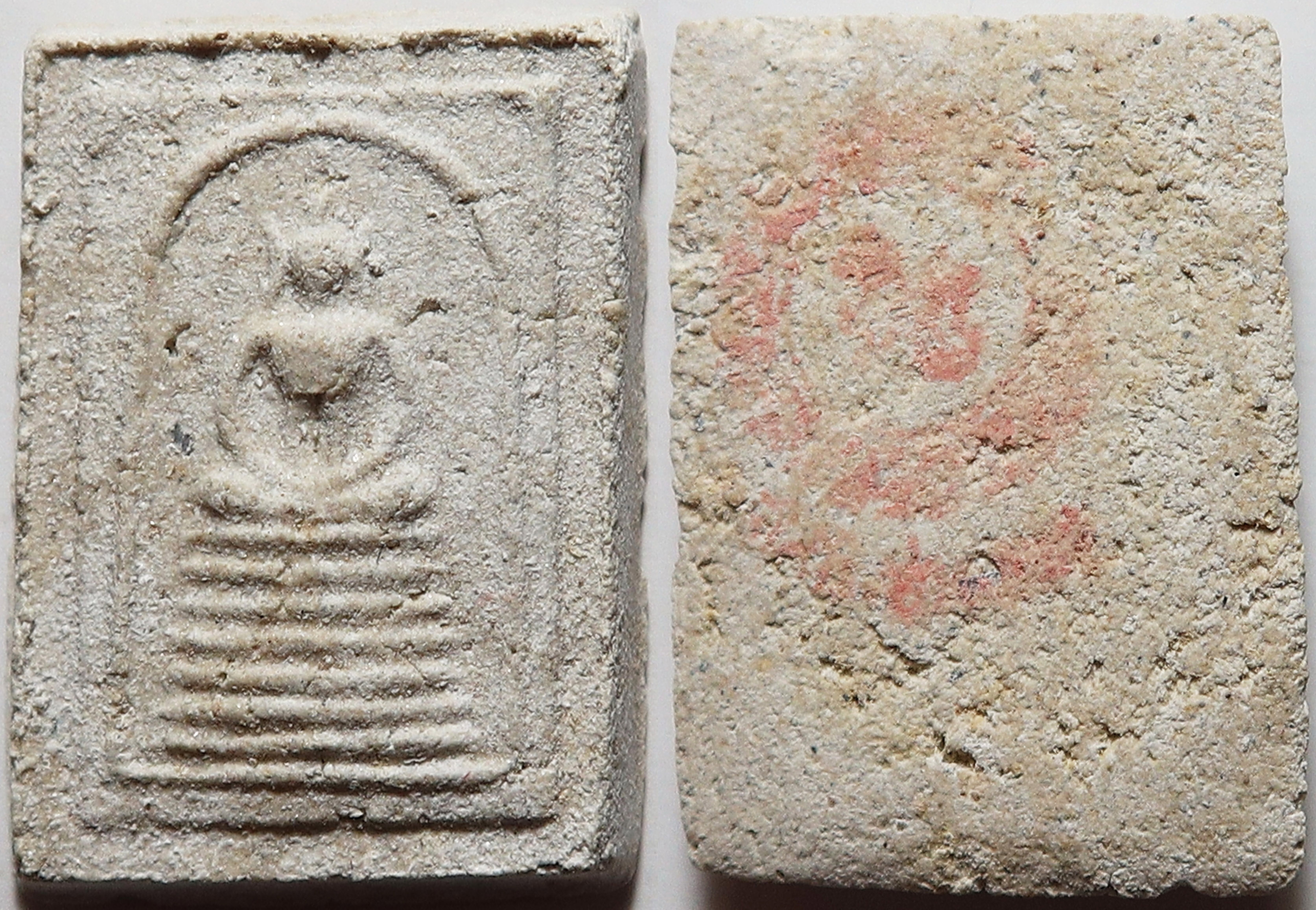 1463 สมเด็จเกศไชโย วัดไชโยวรวิหาร (วัดเกษไชโย - วัดเกศไชโย) จ.อ่างทอง รุ่นประวัติศาสตร์ ปี 2531 เนื้อผงพุทธคุณ ด้านหลัง ปั๊มโค๊ดวัด พิมพ์เล็ก