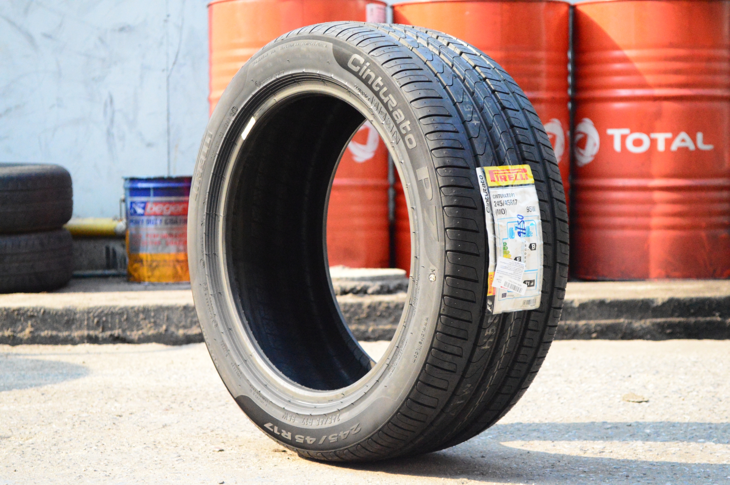 PIRELLI CINTURATO P7 245/45-17 เส้น 3900 ปกติ 7500 ราคาพิเศษ