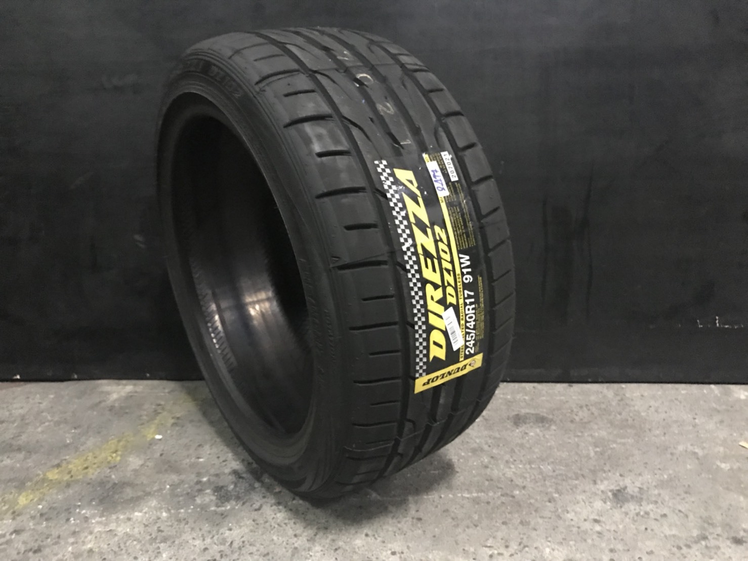 DUNLOP DZ102 245/40-17 เส้นละ 3900 ปี17 ปกติเส้นละ 5500