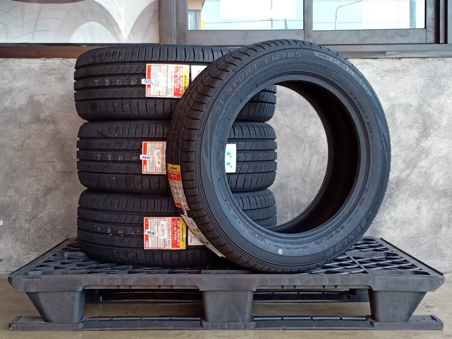 DUNLOP 215/55R17 SP SPORT LM705 94V MADE IN THAILAND