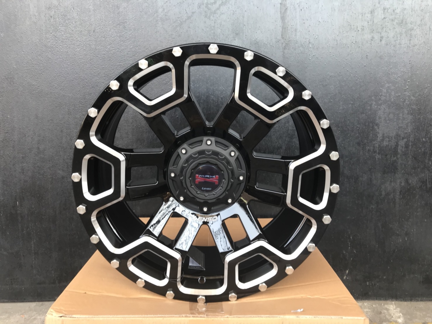 ล้อแม็กซ์ LENSO MAXX08 PCD 6X139 20x9 ET +20